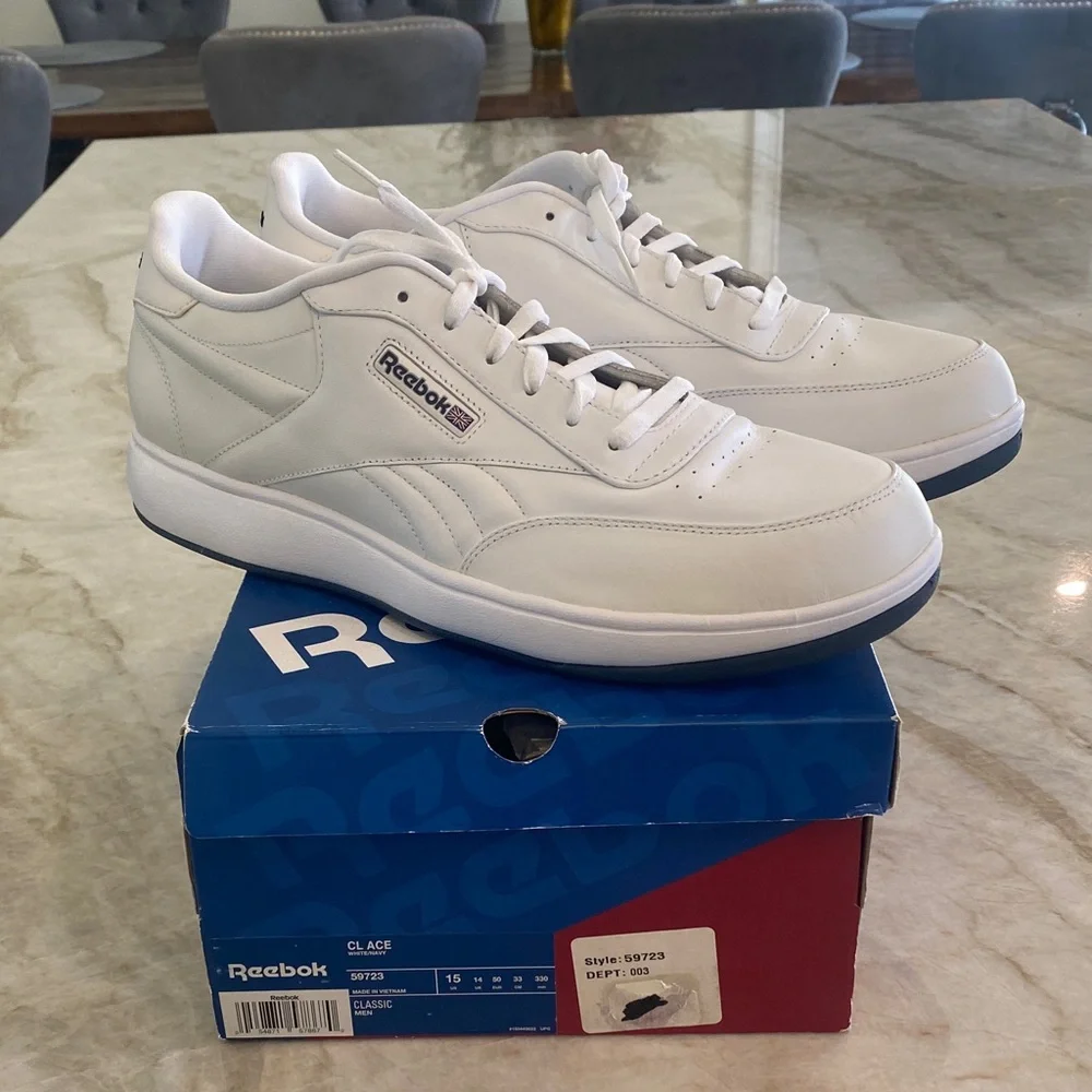Men’s size 15
Reebok Classic Mens White Sneakers- Size 15 - Picture 2 of 5